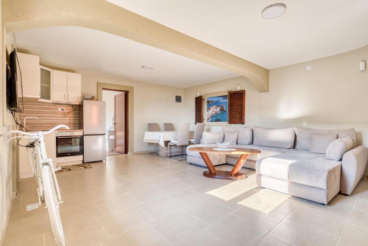 Savovic_Lux Apartman Petrovac Kültér fotó